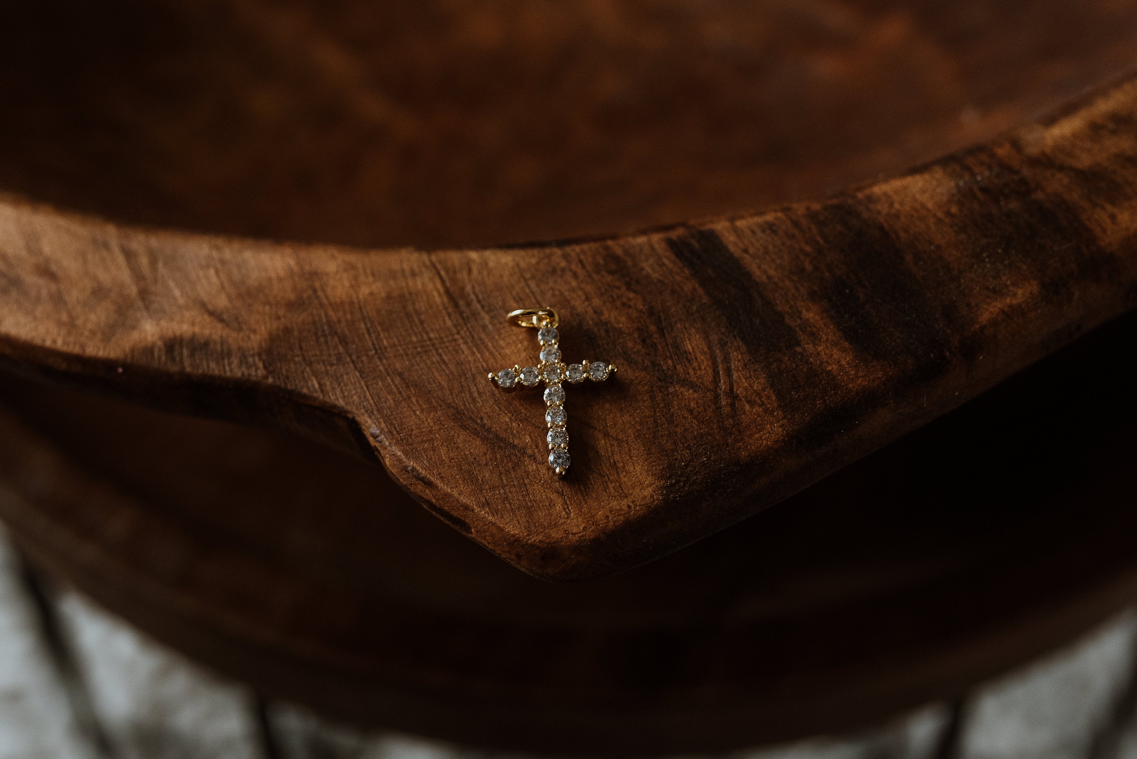 Gold Charm - Sparkle Cross