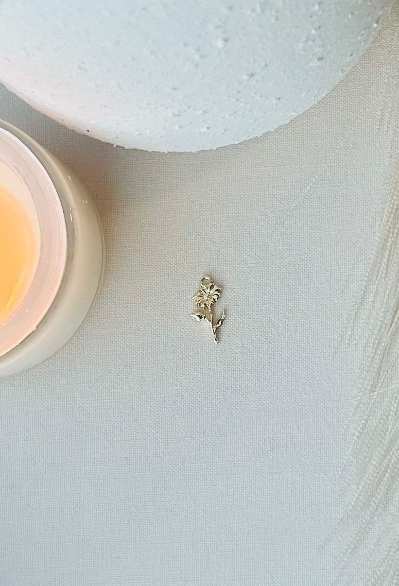 Gold Charm - Daisy                    April Birth Flower
